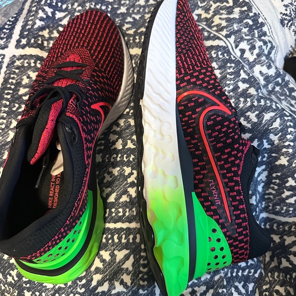 Nike React Infinity Flyknit 3 size 10 - Picture 2 of 3